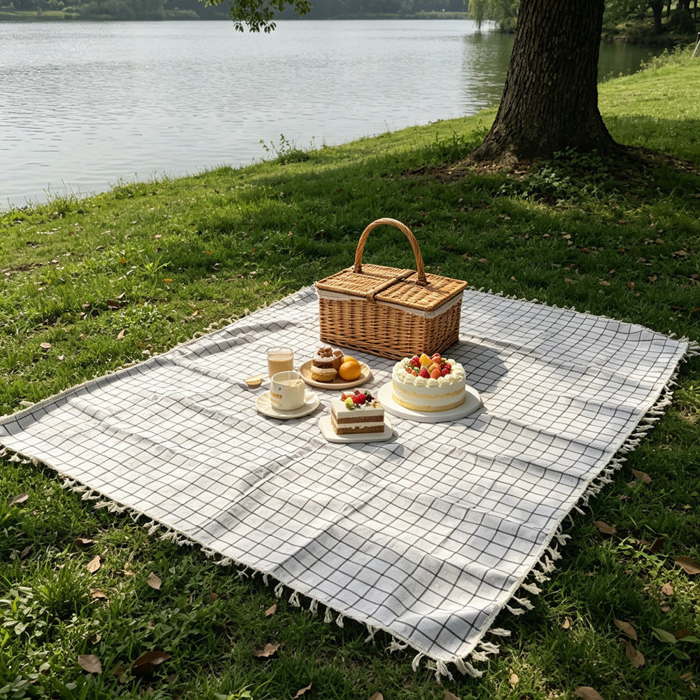 Picnic Blanket 140x220cm Polyester Mat with Fringes