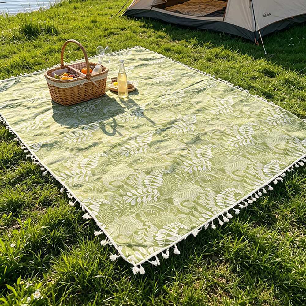 Picnic Blanket 140x220cm Polyester Mat with Fringes