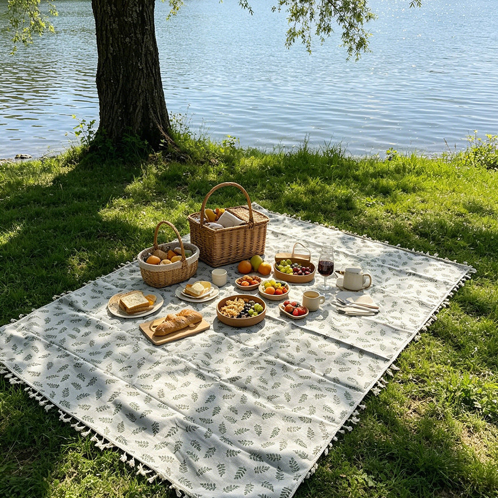 Picnic Blanket 140x220cm Polyester Mat with Fringes