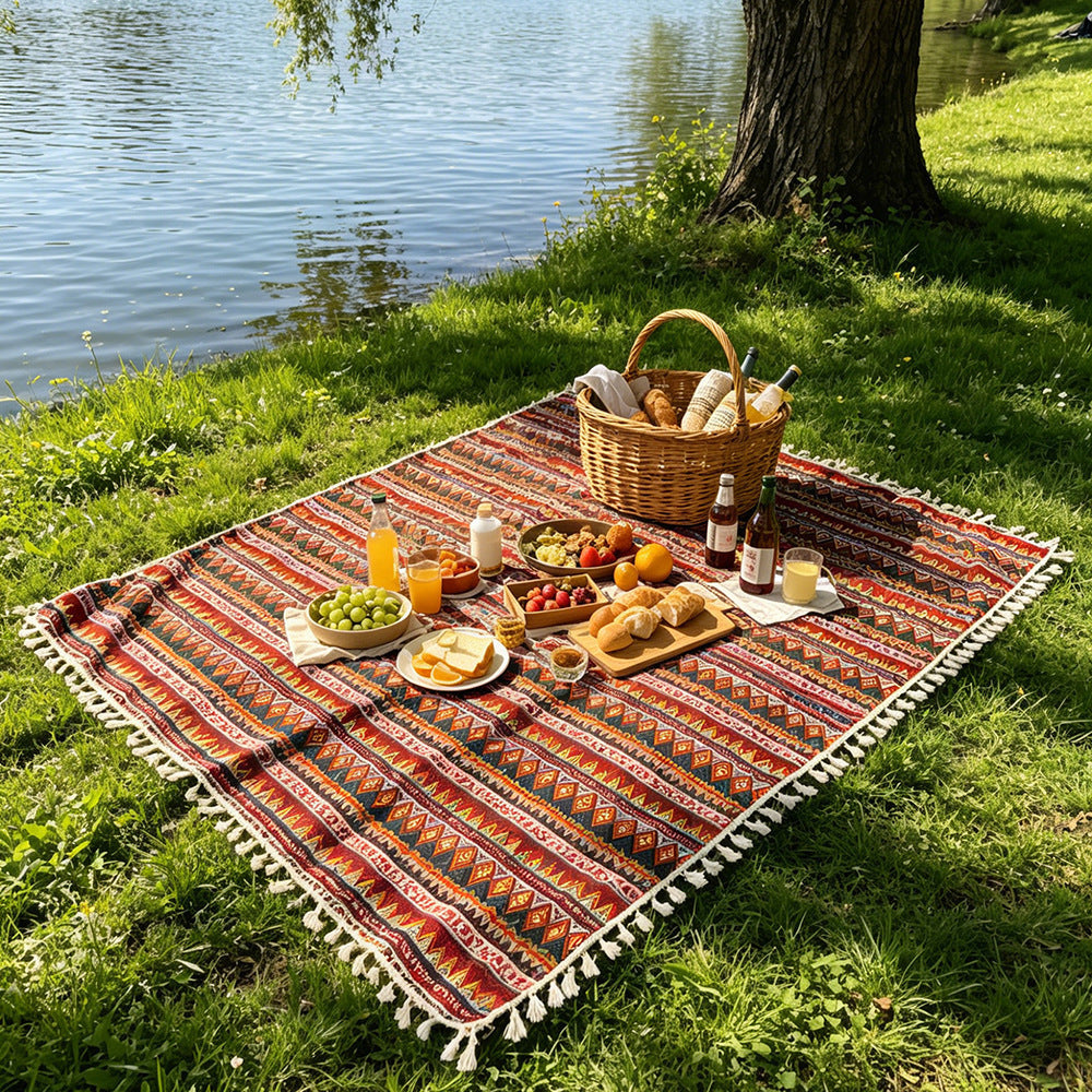 Picnic Blanket 140x220cm Polyester Mat with Fringes